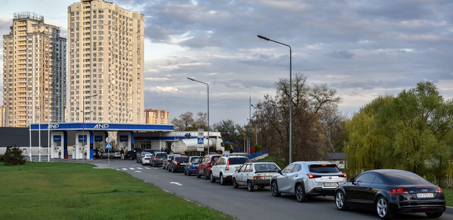 Киевлян призвали меньше пользоваться автомобилями: в городе дефицит топлива - Фото