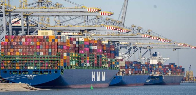Найбільший порт Європи оголосив про повну зупинку контейнерних перевезень до Росії - Фото