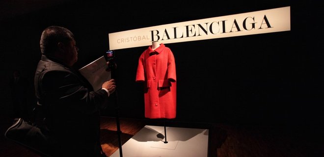 Бренд Balenciaga присоединился к сбору средств на восстановление Украины - Фото