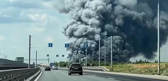 Пожежа на 35 000 кв. м. У Росії згорів склад одного з найбільших інтернет-магазинів – фото - Фото