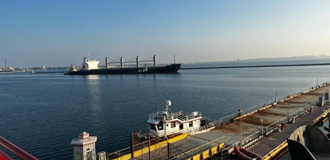 Из портов Одессы отправился первый караван судов с украинским зерном — фото, видео - Фото