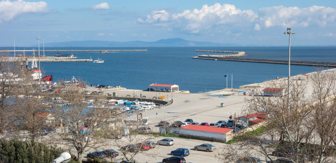 Связанные с Россией компании пытаются купить ключевой для НАТО порт в Греции - Фото