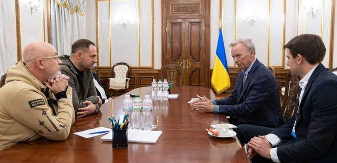 В Украину приехал американский миллиардер, бывший гендиректор Google Эрик Шмидт - Фото