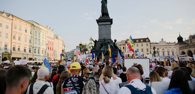 В Польше за полгода выросла втрое доля украинцев, не желающих возвращаться домой — опрос - Фото