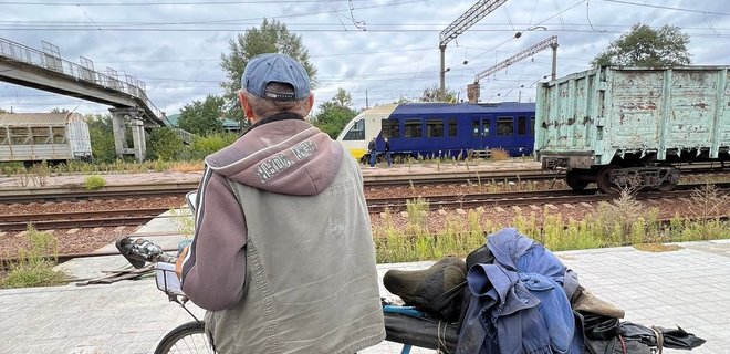 Украина возобновила железнодорожное сообщение с недавно освобожденной Балаклеей - Фото
