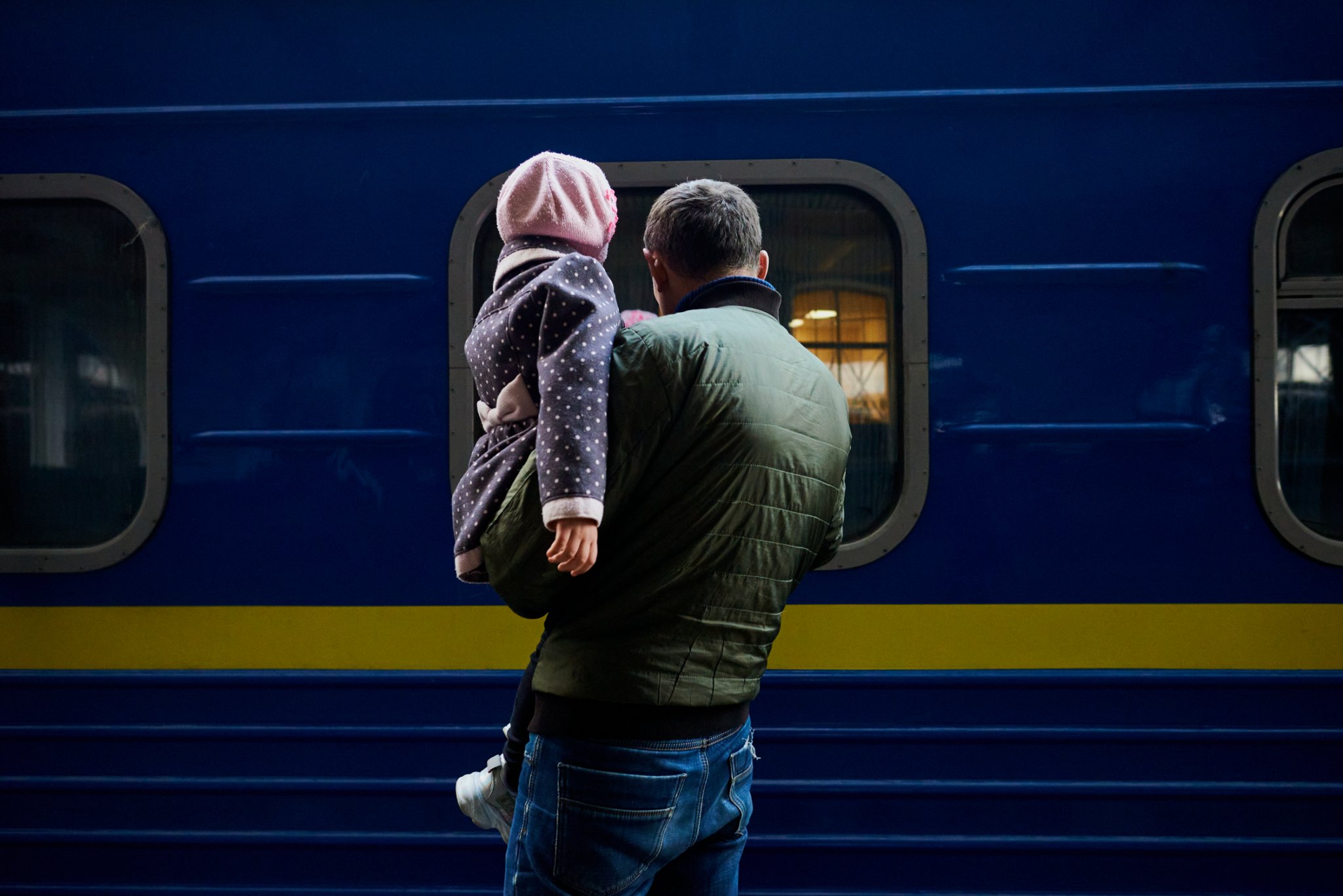 Европа поглощает украинских беженцев. Как их вернуть и где взять 