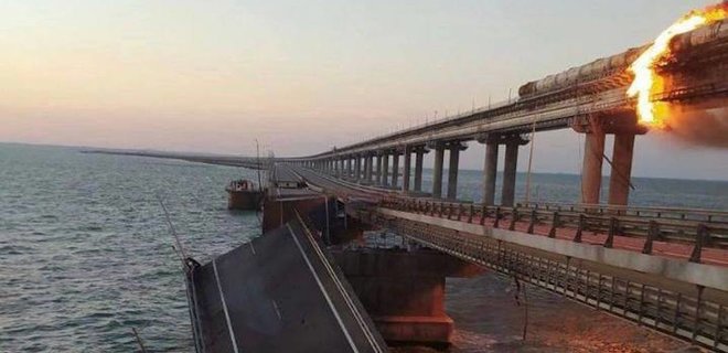 Пожежа на Кримському мосту: Укрпошта випустить нову марку, а monobank оновив дизайн картки - Фото