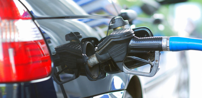 Большие сети АЗС снизили цены на бензин и дизтопливо - Фото