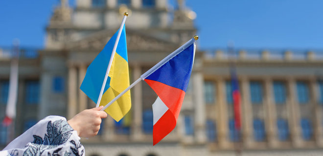 В Чехии официально трудоустроились более 100 000 украинцев - Фото