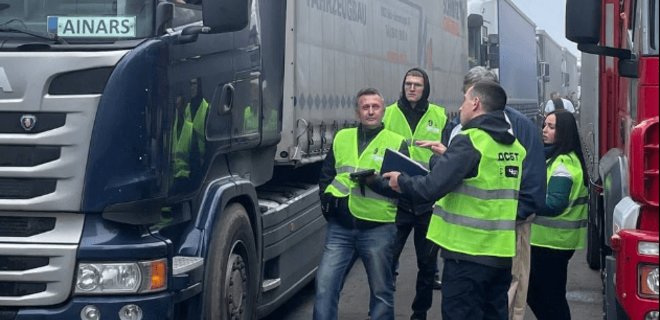 Украина запускает электронную очередь для грузовых авто на границе с Польшей - Фото
