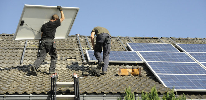 The EU will transfer 5,700 solar panels to Ukraine for critical infrastructure - Photo