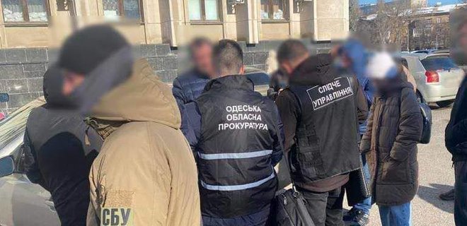 Чиновника из Одесской обладминистрации задержали при получении $40 000 – фото - Фото