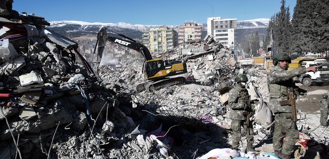 Треть турецких металлургических комбинатов прекратили работу после землетрясения - Фото