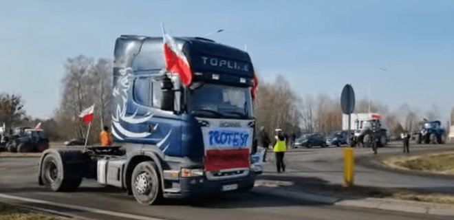 Польские фермеры заблокировали движение грузовиков через пункт пропуска 