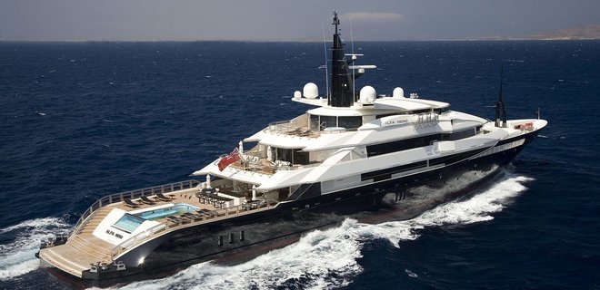 Бывший гендиректор Google купил яхту, брошенную российским олигархом на Карибах - Фото