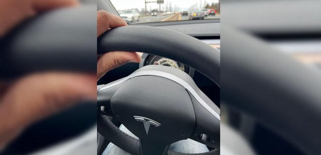 У США перевіряють безпеку Tesla Model Y: у двох авто під час руху відвалилося кермо - Фото