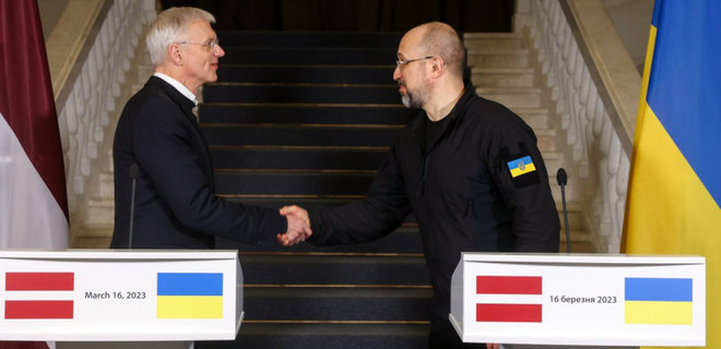 Украина собирается развивать новые логистические пути с Латвией – Шмыгаль - Фото