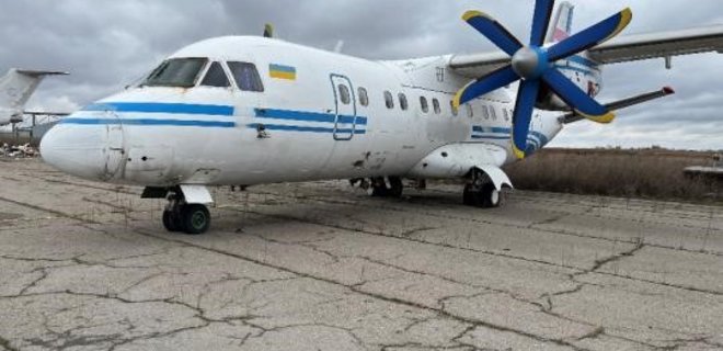 АРМА ищет управляющего для самолета Ан-140-100, владелец которого бежал в Крым – фото - Фото
