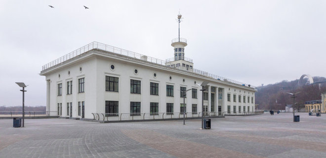 В Киеве завершили реставрацию исторического здания Речного вокзала - Фото