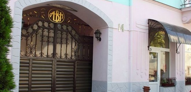 Суд відкрив справу про банкрутство Мукачівської кондитерської фабрики АВК - Фото