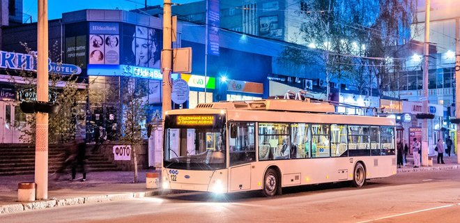 У Хмельницькому з'являться нові тролейбуси, а зупинки — модернізують. Гроші дає ЄБРР - Фото