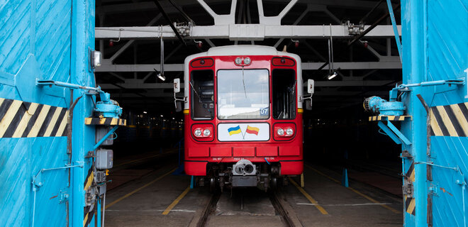 Kyiv gets first subway cars from Warsaw, will use them as donors - Photo