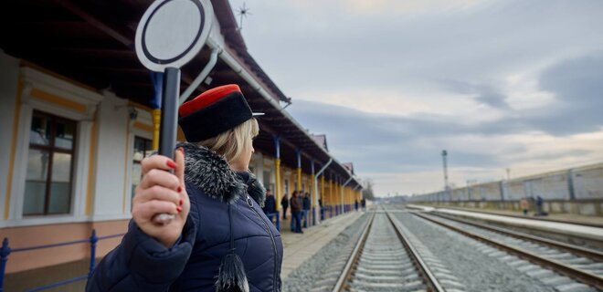 Укрзалізниця відновлює курсування поїздів через Хмельницький - Фото