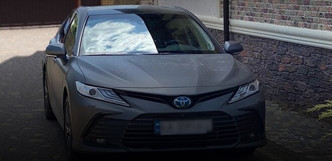 НАБУ заявило о разоблачении в Укрзалізниці взятки в виде Toyota Camry из салона - Фото