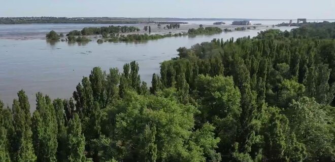 Підрив ГЕС: у Дніпро потрапило понад 150 тонн машинного мастила, є ризик подальшого витоку - Фото
