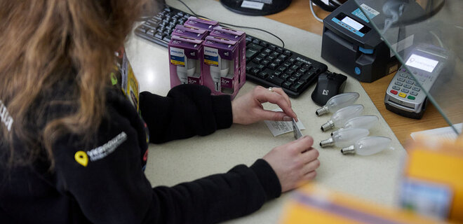 Украинцы обменяли меньше лампочек, чем ожидалось. К программе подключают школы и больницы - Фото