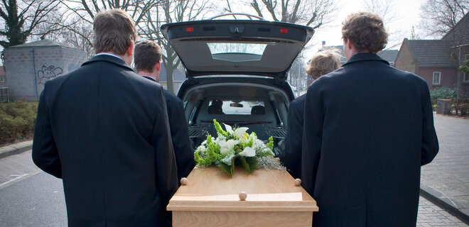 В Польше на биржу впервые вышло похоронное бюро. Хочет занять 10% рынка - Фото