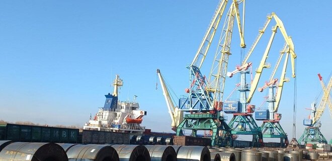 Ship with record deadweight of 24,000 tons enters port of Izmail - Photo