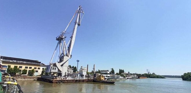 Дунайское пароходство смогло перегнать из Одессы в Измаил уникальный плавкран – фото - Фото