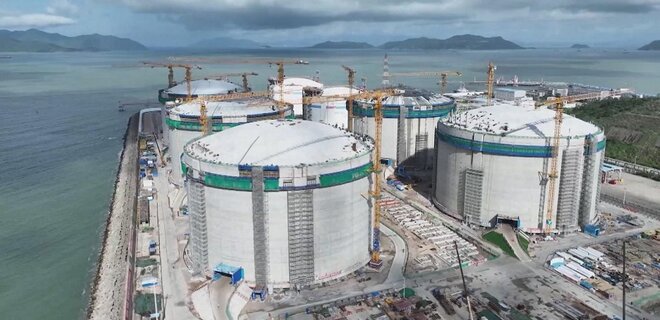 Китай построил пять крупнейших в мире резервуаров для сжиженного газа - Фото
