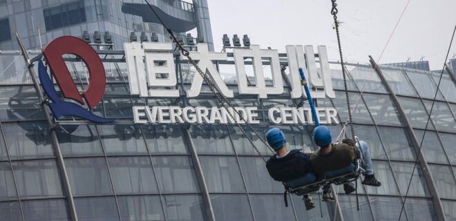 Evergrande. Проблемный китайский застройщик за два года потерял $81 млрд - Фото