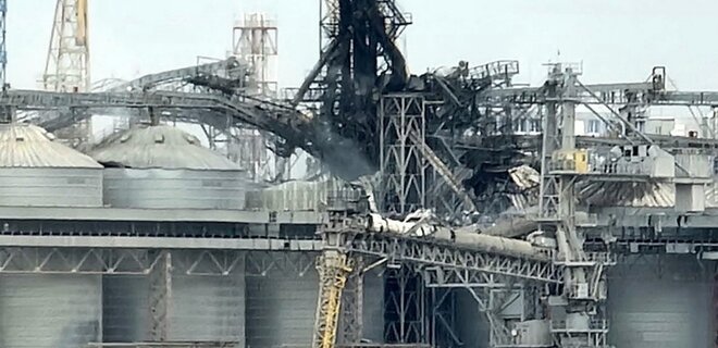 Russia destroys 60,000 tons of grain in Chornomorsk port near Odesa - Photo
