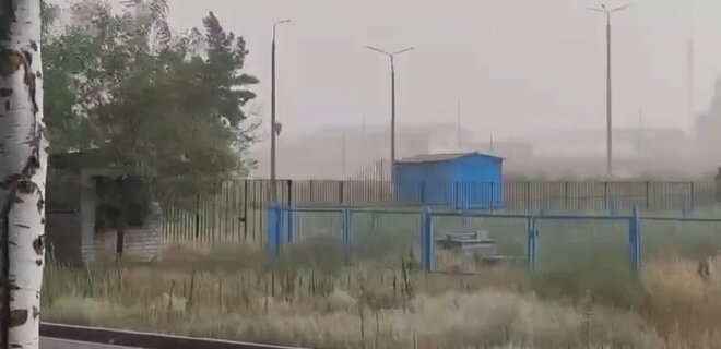 В Энергодаре сильное задымление из-за пыли из золоотвалов Запорожской ТЭС – фото - Фото