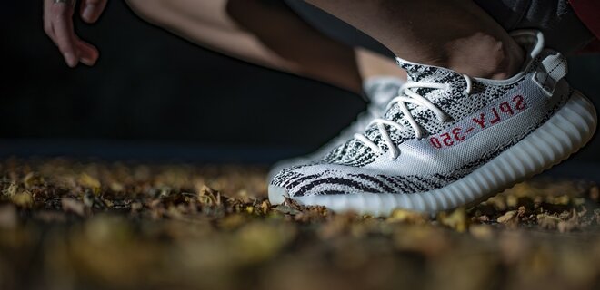 Adidas завалили замовленнями на кросівки Yeezy, попри скандал із Каньє Вестом - Фото