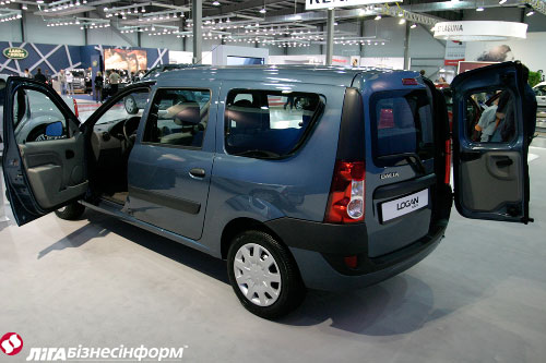 Новинка "Dacia" на столичном автошоу