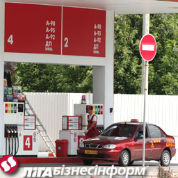 Падение цен на бензин в Украине приостановилось