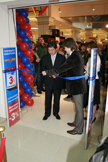 Новый гипермаркет электроники "МегаМакс" открылся в ТЦ "4Room"