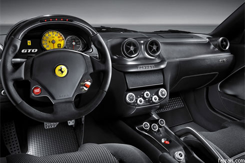 "Ferrari" показала самую быструю модель в истории бренда