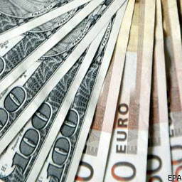 НБУ: Гривня окрепла к доллару и ослабла к евро