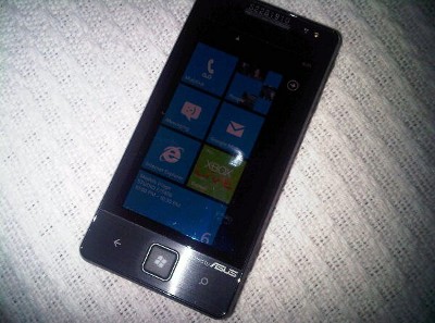 Смартфон "Asus" на "Windows Phone 7", возможно, "засекли" в онлайне