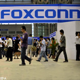 Еще один сотрудник "Foxconn" прыгнул с заводского здания