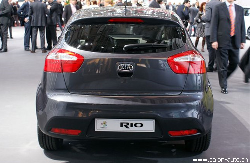 "Kia" официально представила новые "Picanto" и "Rio"