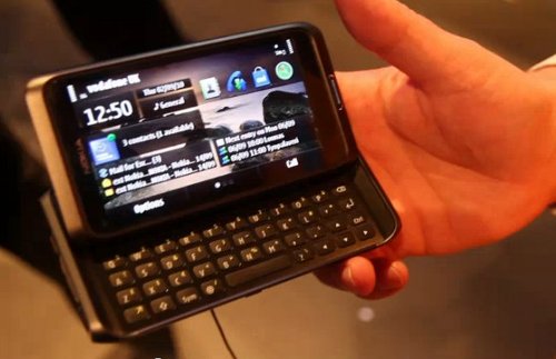 "Nokia E7" начнет продаваться в Украине после 21 марта