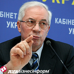 Азаров пригрозил нефтетрейдерам "жестким разговором"