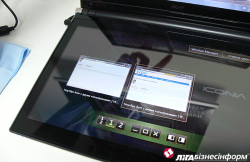 "Живые" фото ноутбука с двумя экранами "Acer Iconia"