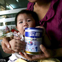 В Китае вновь нашли отравленное молоко